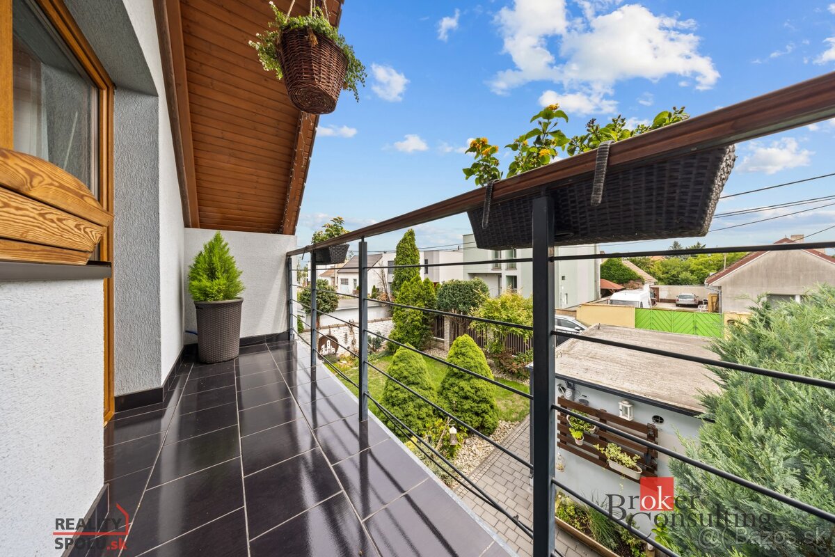 Krásny , slnečný , dvojgeneračný rodinný dom vo Vajnoroch - 13