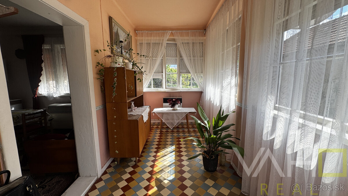 🏡 Na predaj: tehlový rodinný dom s veľkým pozemkom v obci Vá - 13