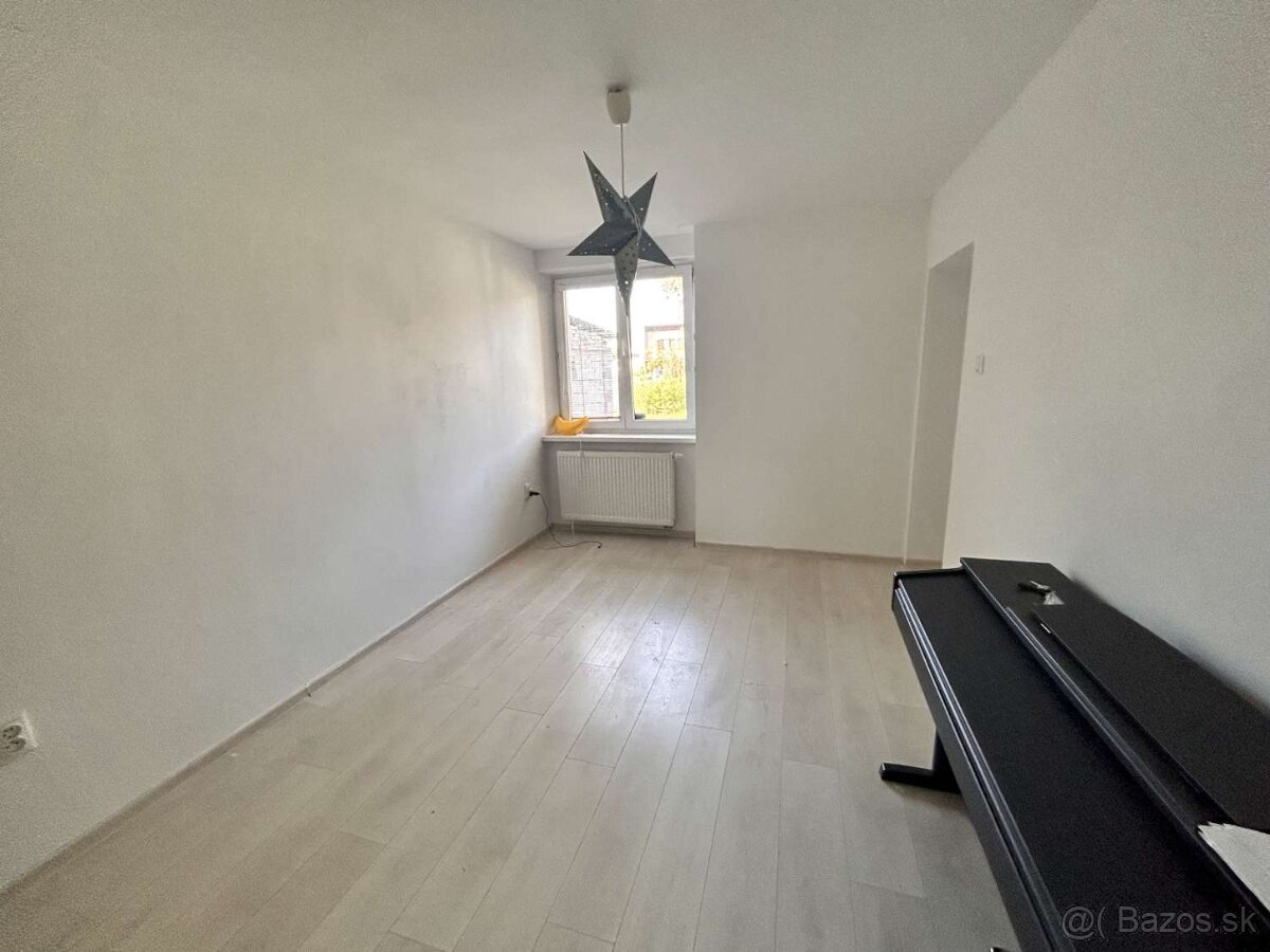 Sliač – príjemný rodinný dom so záhradou, pozemok 662 m2 - 13