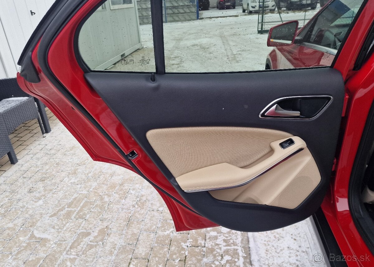 MERCEDES-BENZ GLA 180 A/T - 13