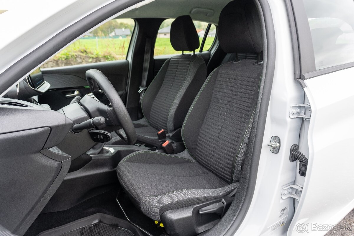 Peugeot 208 1,2 benzín - 13