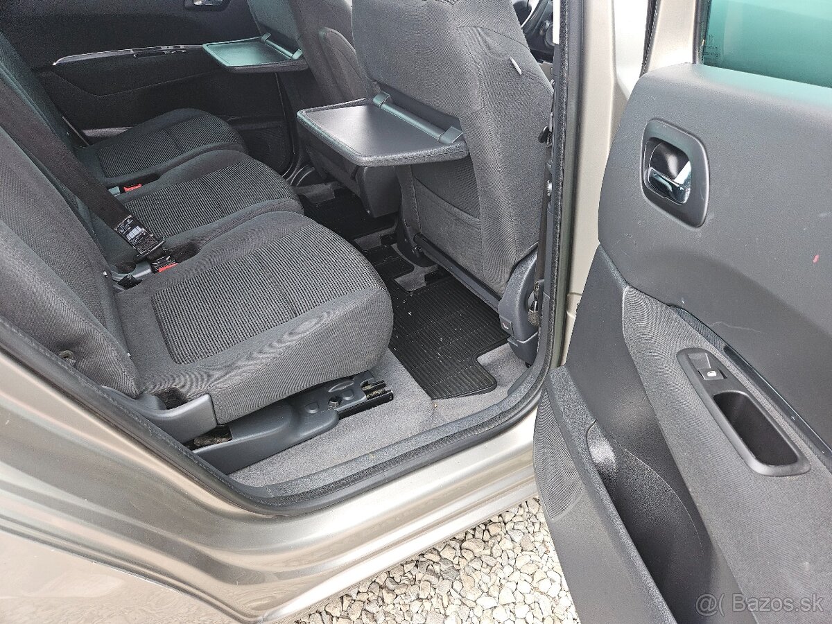 PEUGEOT 5008 1.6HDI (2014) - 13