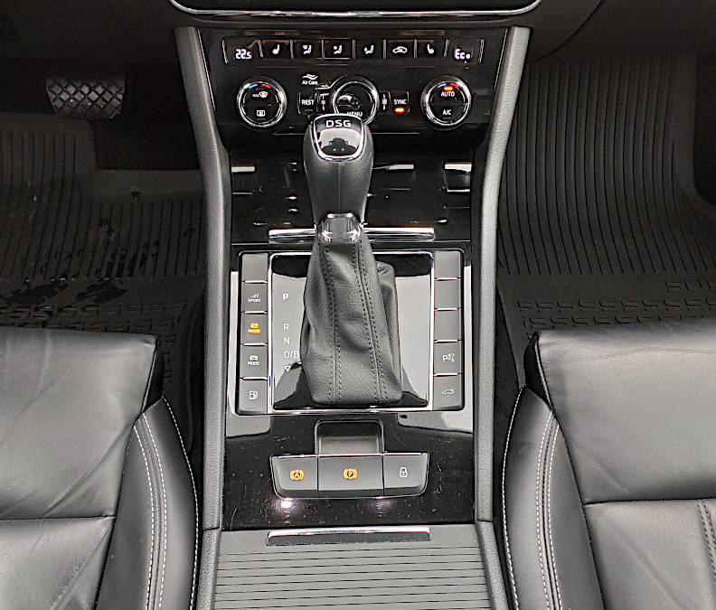 Škoda Superb IV kombi PHEV L&K - 13