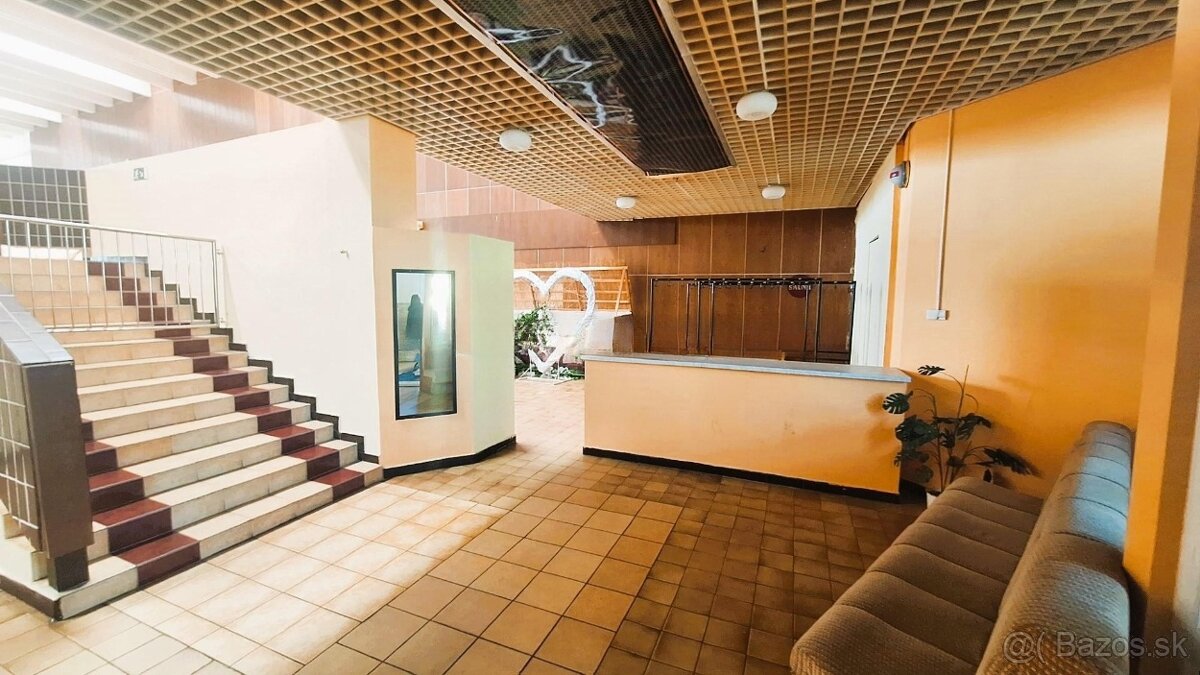 Reprezentatívny multifunkčný objekt - 13