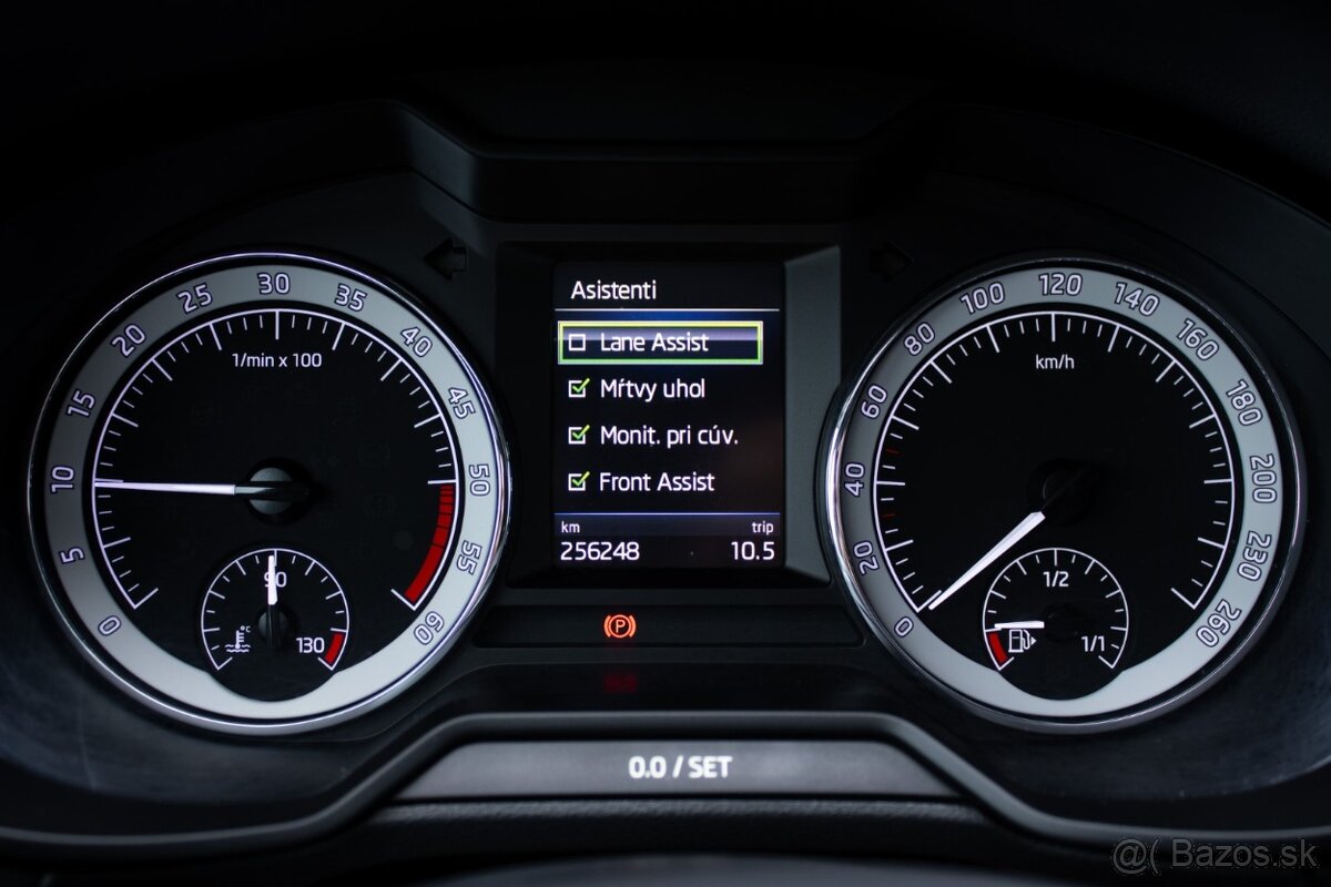Škoda Octavia Combi 2.0 TDI Style - 13