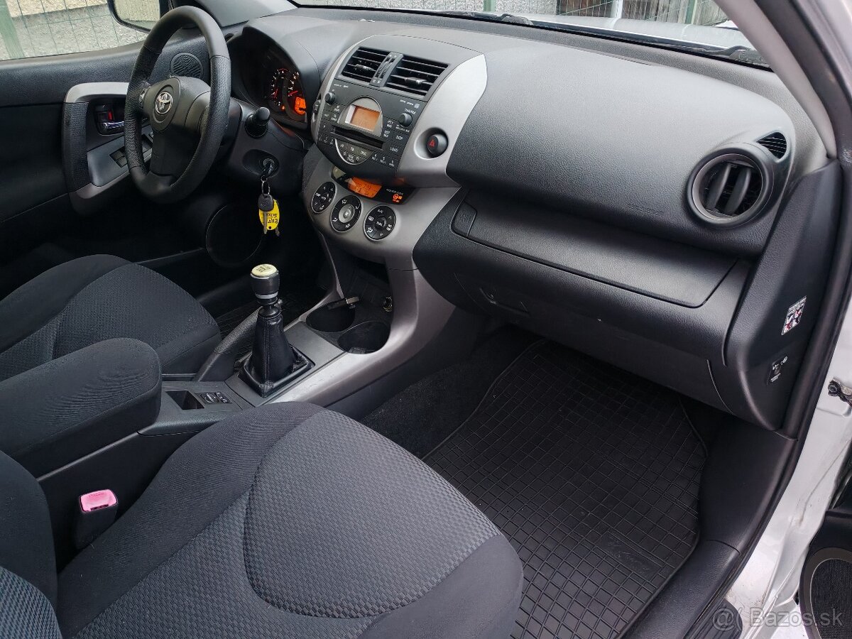 Rav4 2,2 100kw Taliansko - 13