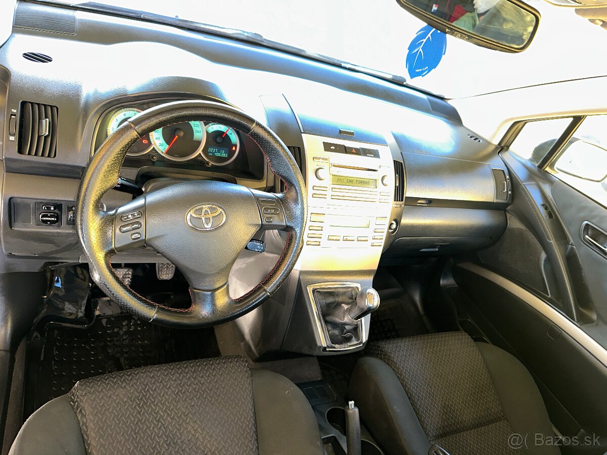 Toyota Corolla Verso Kombi - 13