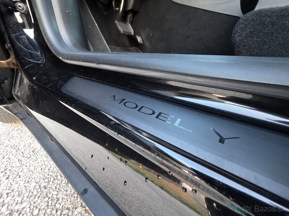Tesla Model Y Long Range AWD Dual Motor 09/2022 - 13
