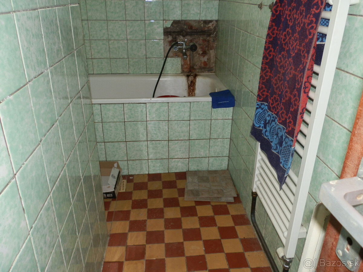 ZNÍŽENÁ CENA Rod. dom Lovinobaňa, 400 m2 - 13