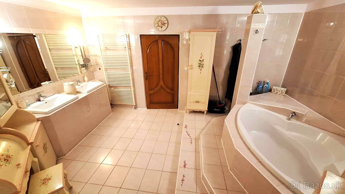 PREDAJ-Kompletne prerobený 5 izb.RD s garážou v Komárne - 13