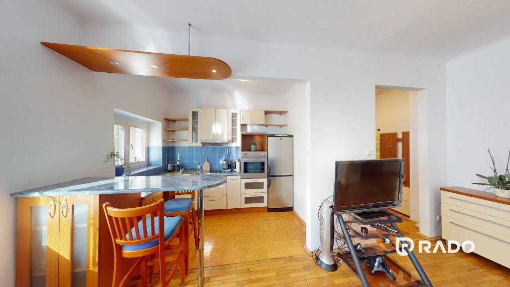 RentHub | Staré Mesto - 2i byt s charizmou | vysoké stropy | - 13