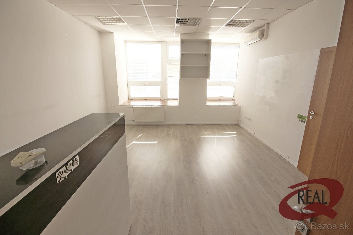 BEZ PROVÍZIE, KANCELÁRIE V RUŽINOVE, TRENČIANSKA UL - 13