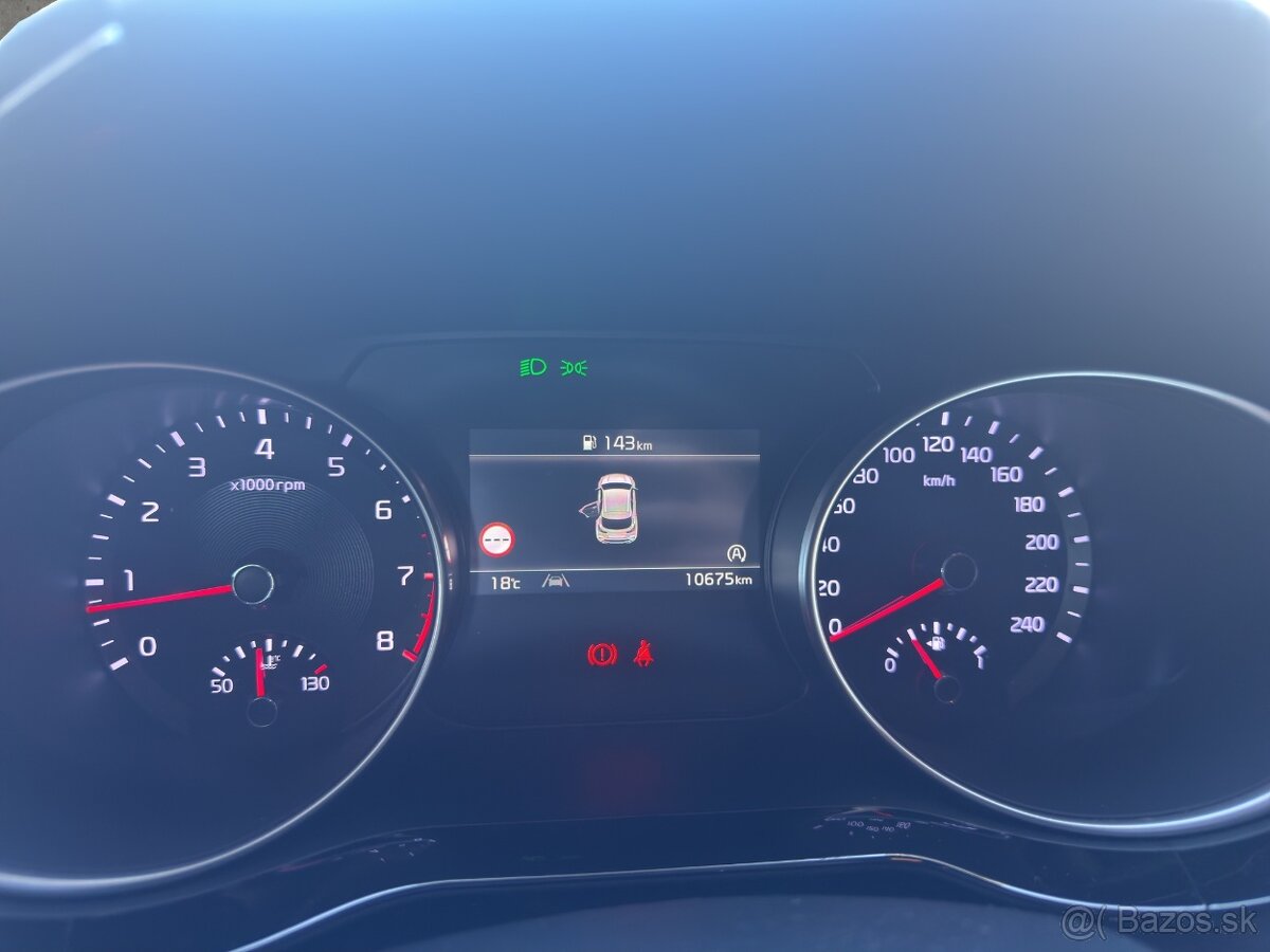 Kia XCEED 1,5 T-GDi M6 GOLD 103kW/140k - 13