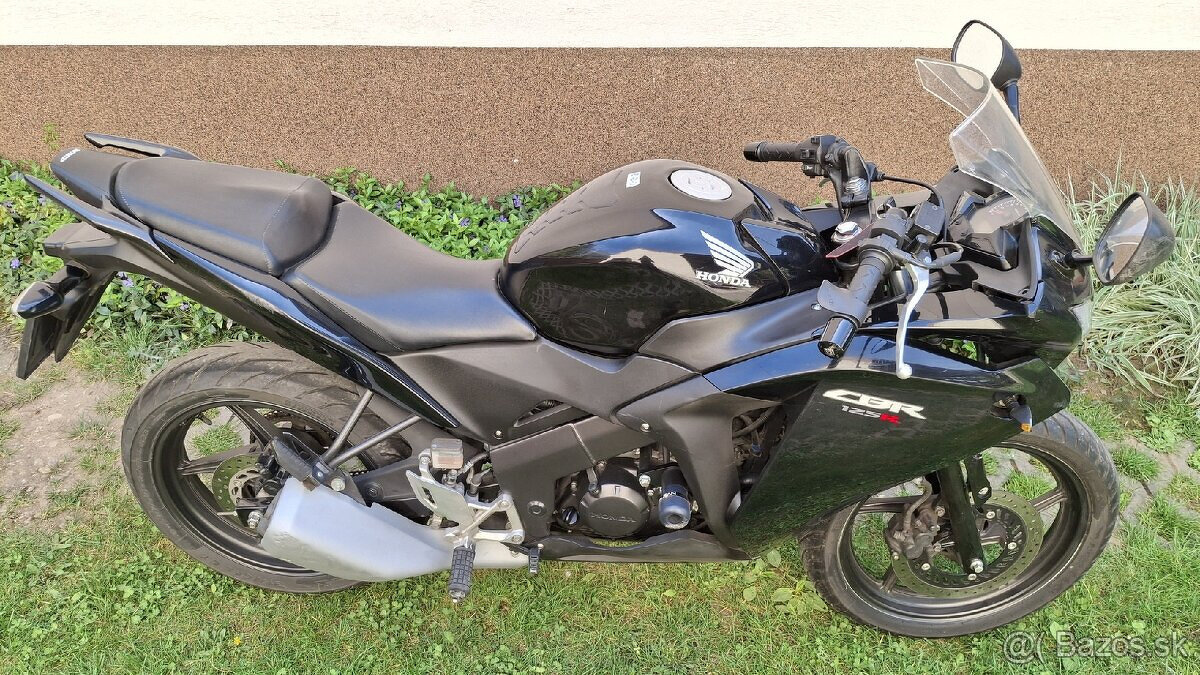 Honda CBR125R 2. generacia - 13