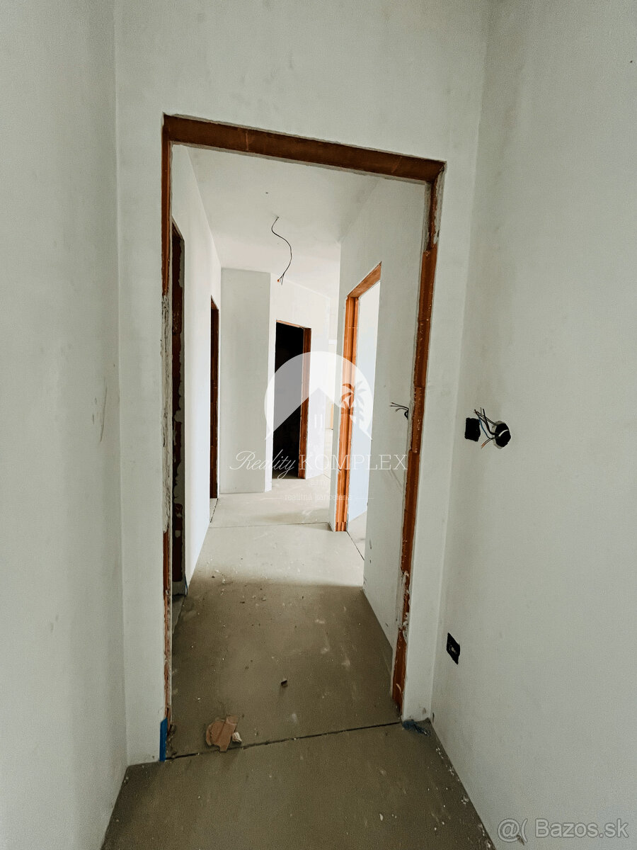 Reality KOMPLEX s.r.o. Vám ponúka na predaj priestranný a sv - 13