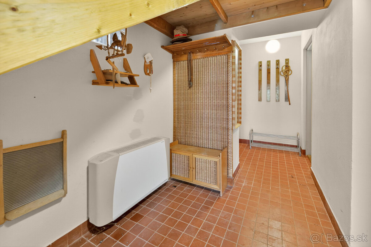 Na predaj priestranná 5-izbová chata s rozľahlým ovocným sad - 13