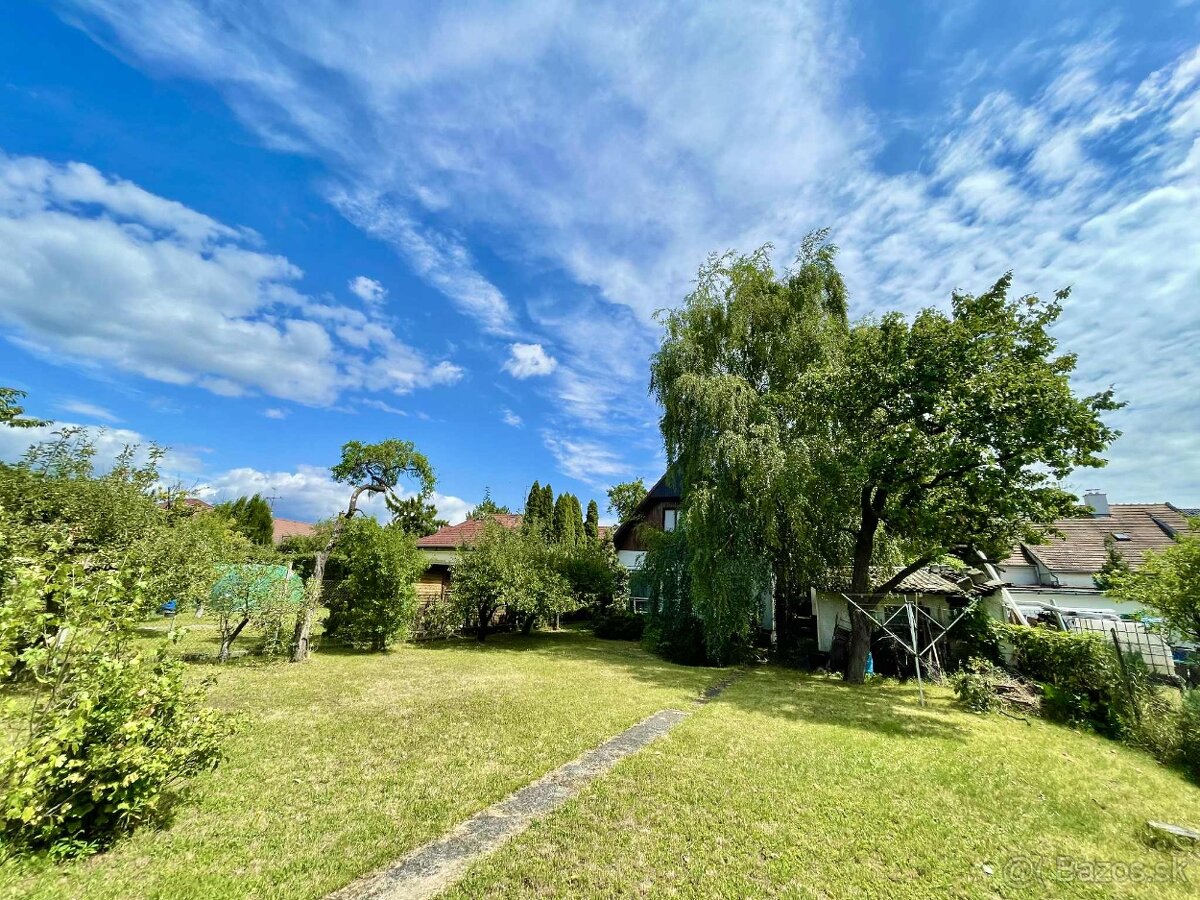 ZĽAVNENÉ • Na predaj rodinná vila s garážou a pozemkom - 13