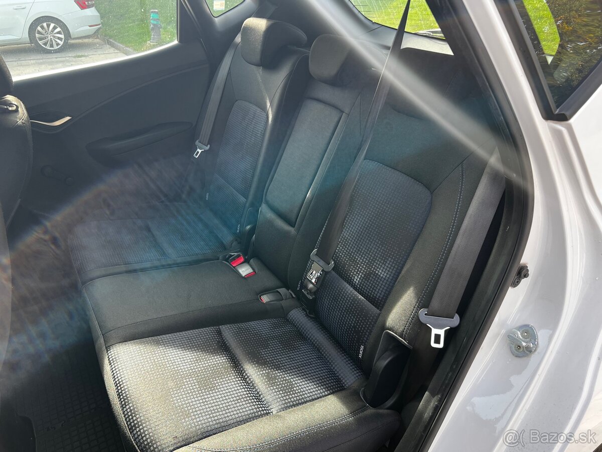 Hyundai iX20 - 13