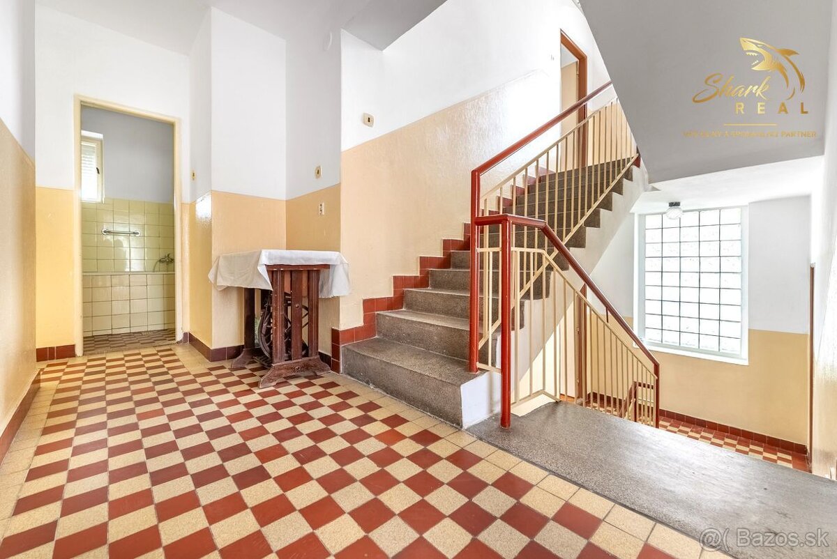 Rodinný dom na predaj v obci Slovenský Grob - 13