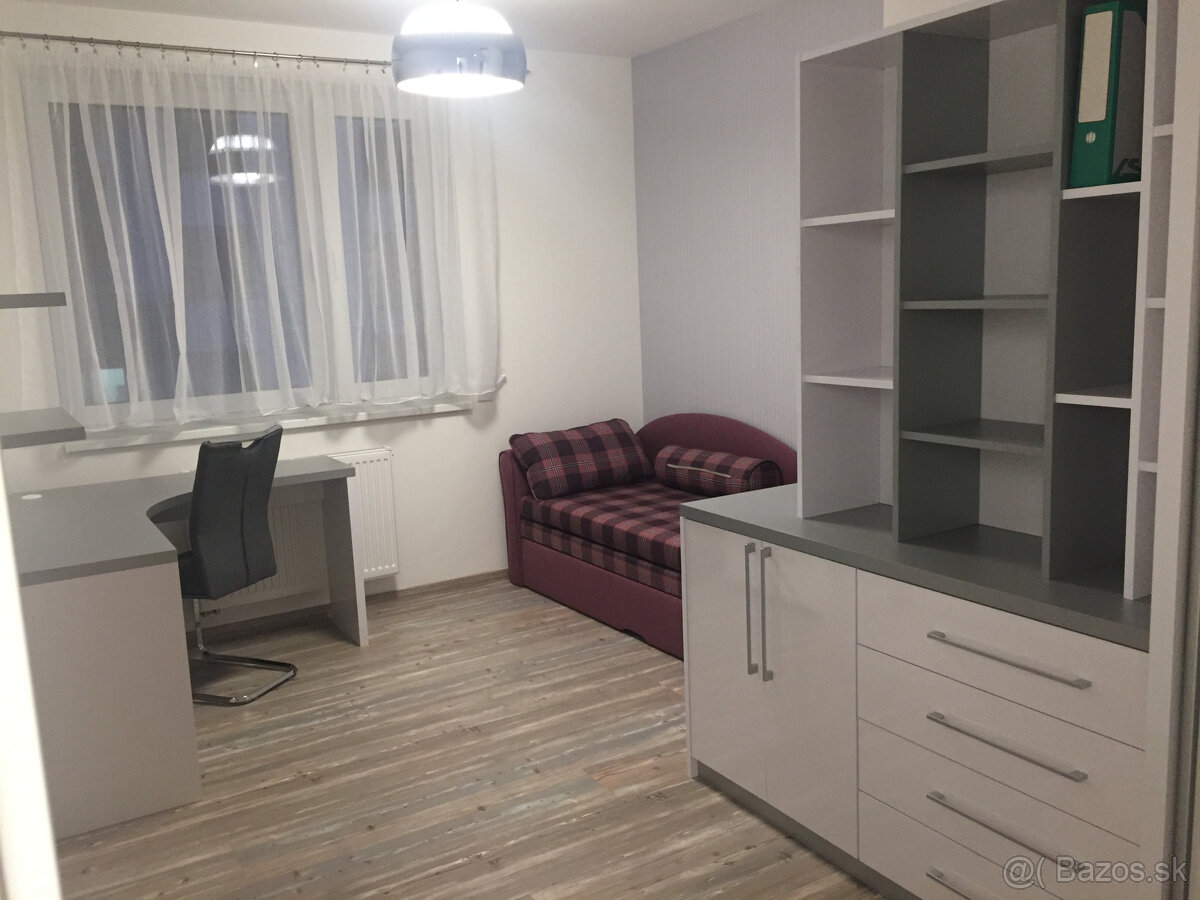 Prenájom štýlového 4-izbového bytu v projekte STEIN s dvomi - 13