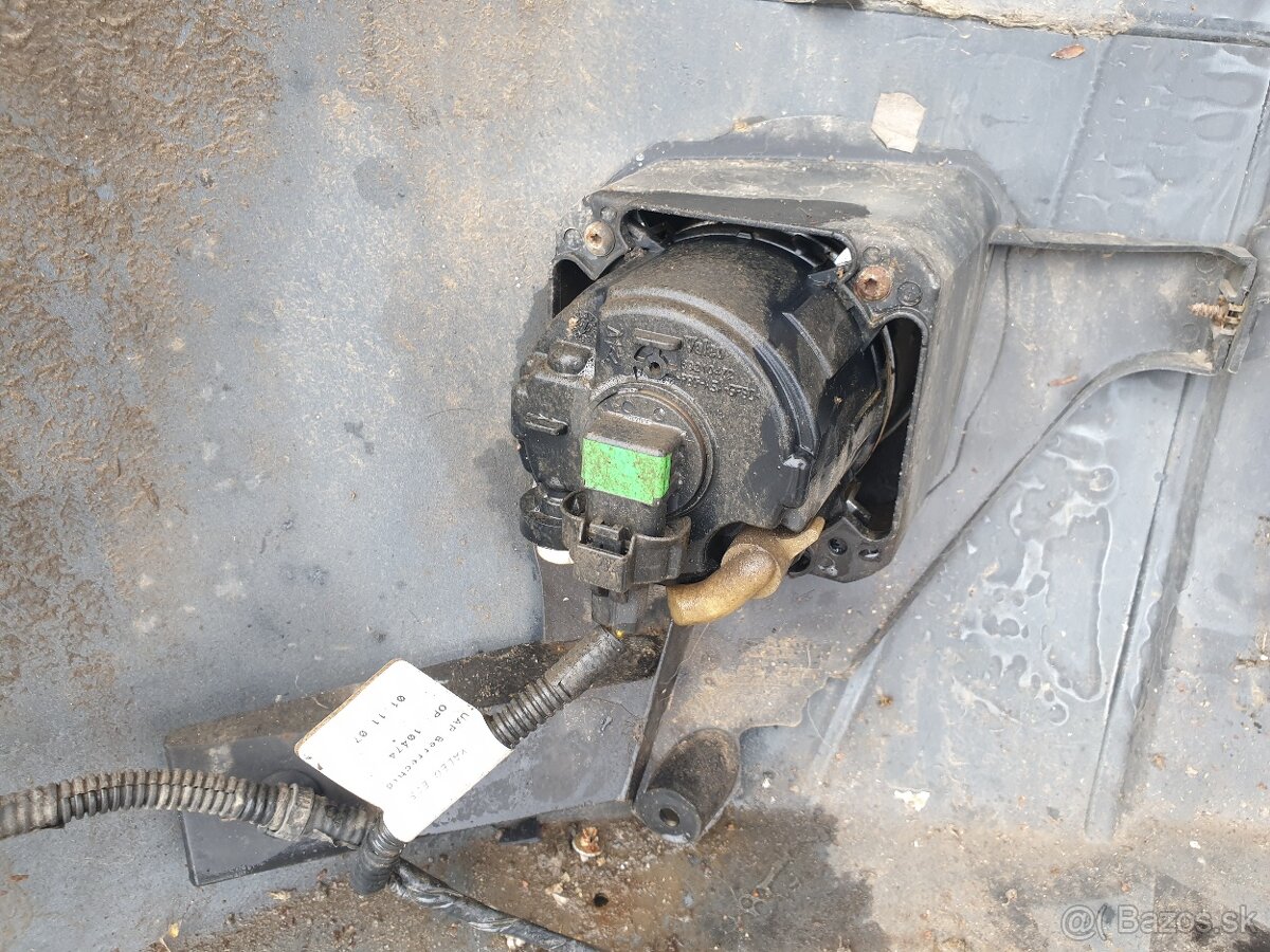 Peugeot Partner predný nárazník bielej farby - 13