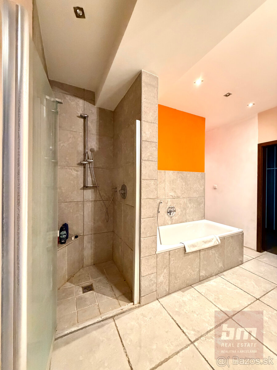 Predaj - novostavba s terasou na začiatku Karlovej Vsi - 13