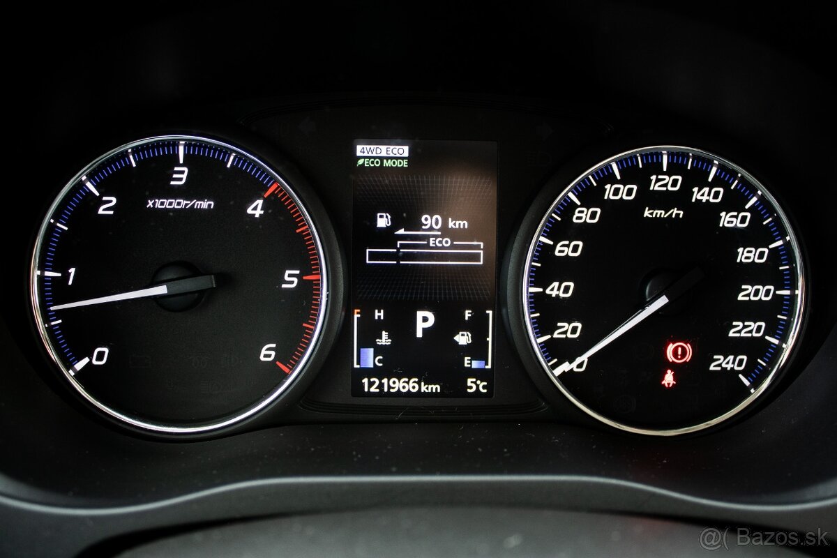 Mitsubishi Outlander 2.3 DI-D 4x4 AT6 (2017) - 13