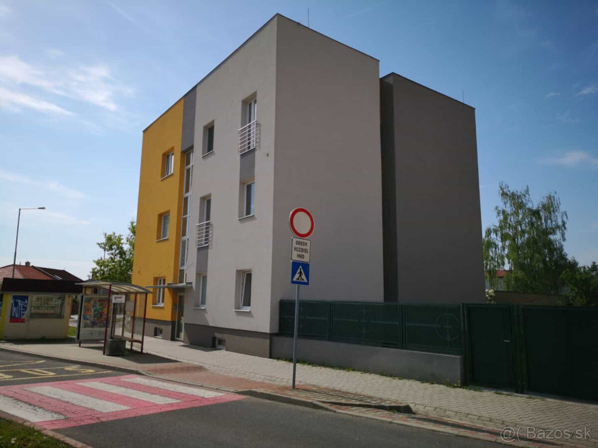 Na prenájom priestranný 2-izbový byt v PP, vhodný na podnik. - 13