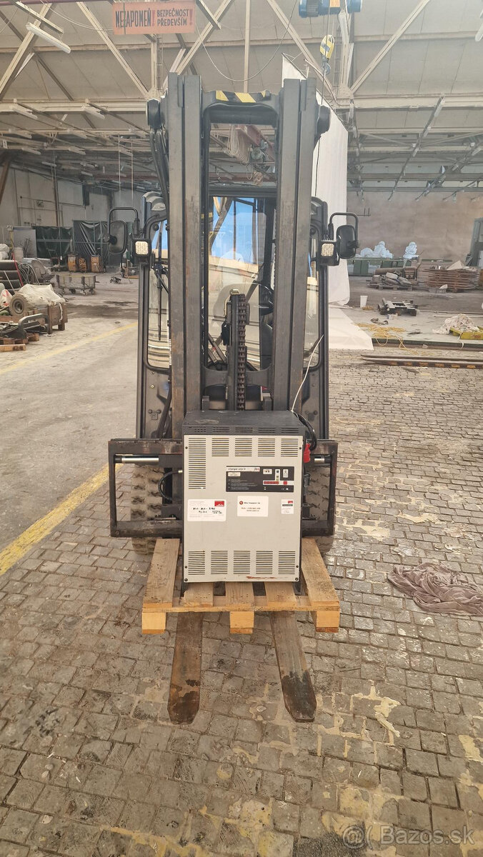 Linde E30, vysokozdvižný vozík VZV - 13