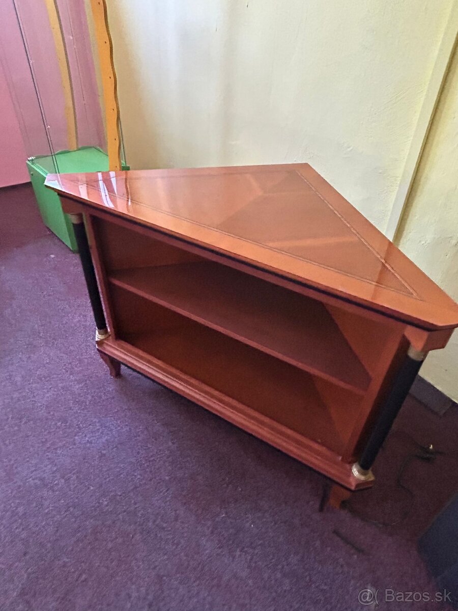 Starožitný nábytek - 13