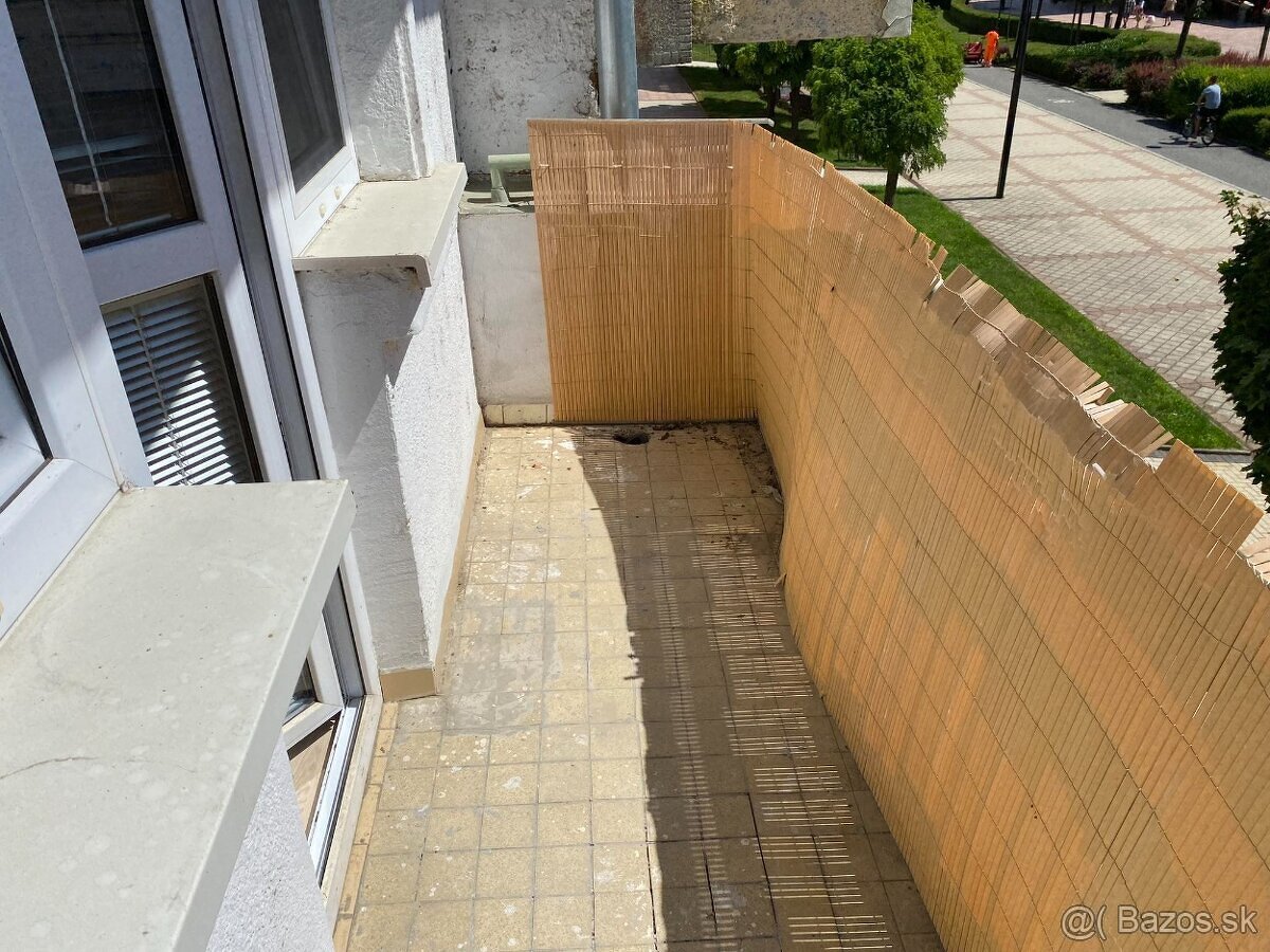 Predaj priestranný 3-izbový byt - 13