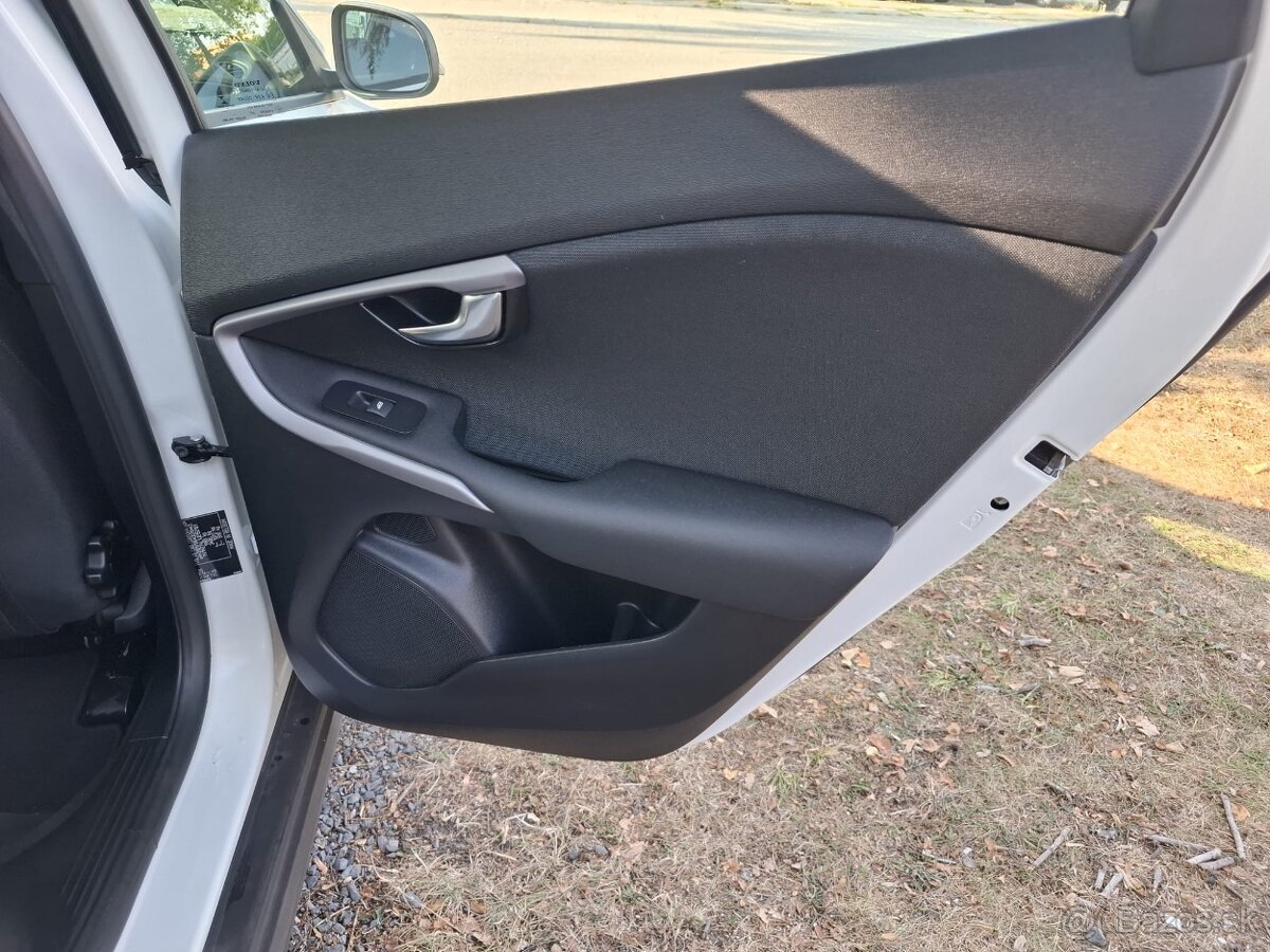 Volvo V40 Cross Country 2,0 D 88kW - 13