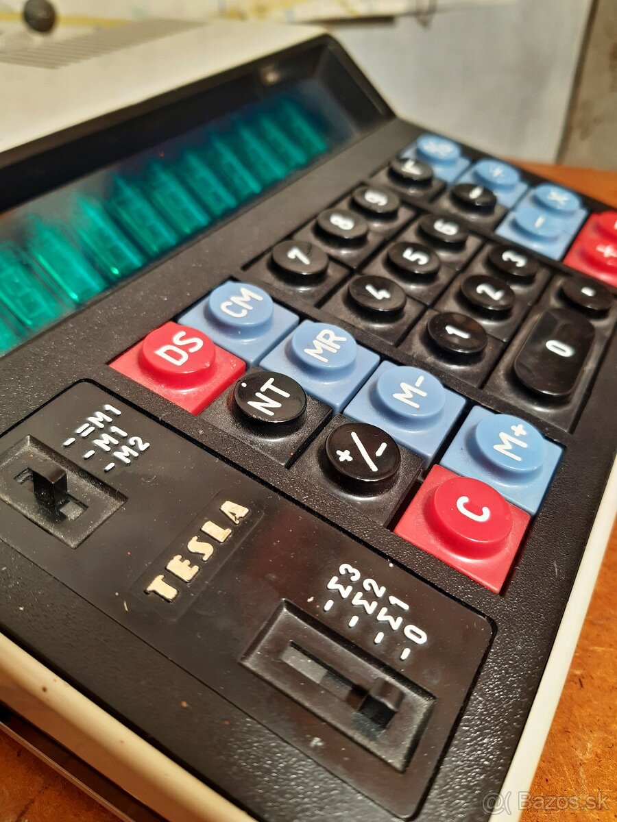 Funkční retro kalkulačka TESLA OKU107 z roku 1984 - 13