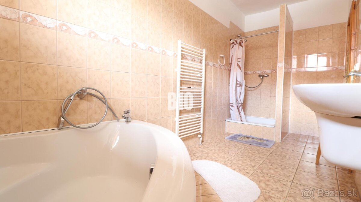 Dom Vitanová s velkorysým pozemkom - 13