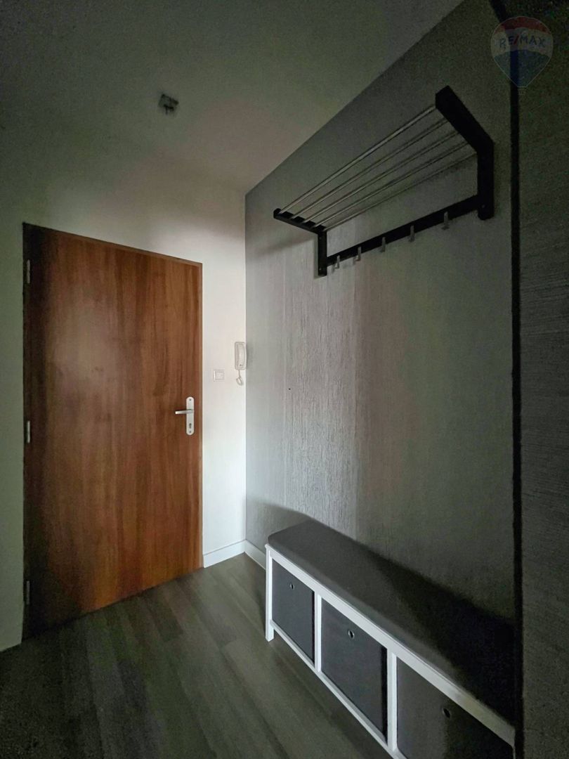 PRENÁJOM 2- izb. byt ul. Mierová Bojnice + park. státie - 13