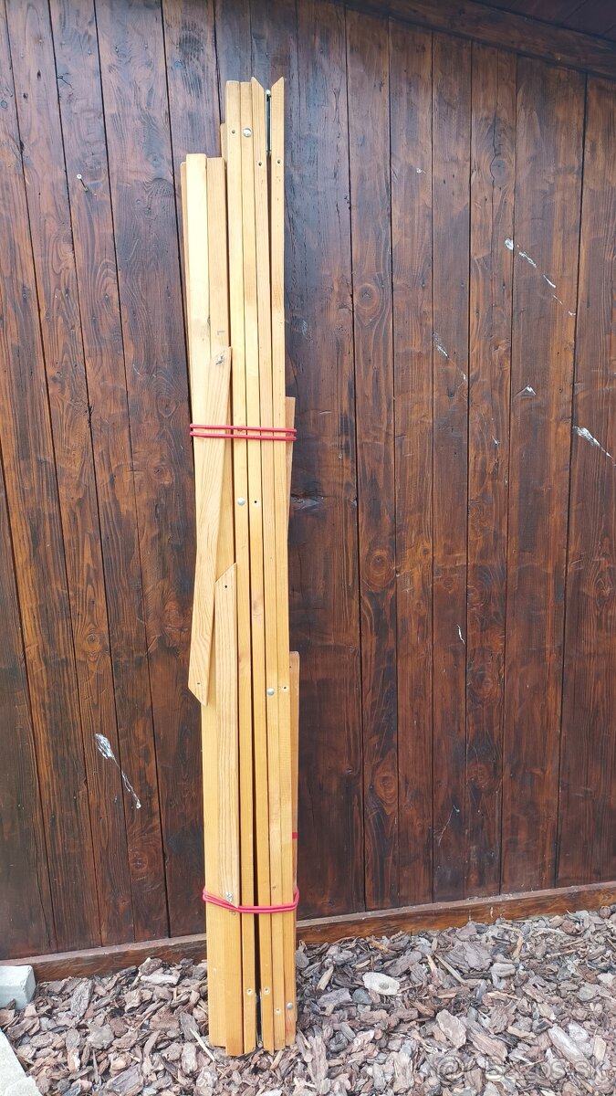 DREVENÝ PREDAJNÝ REMESELNÝ STÁNOK - 13