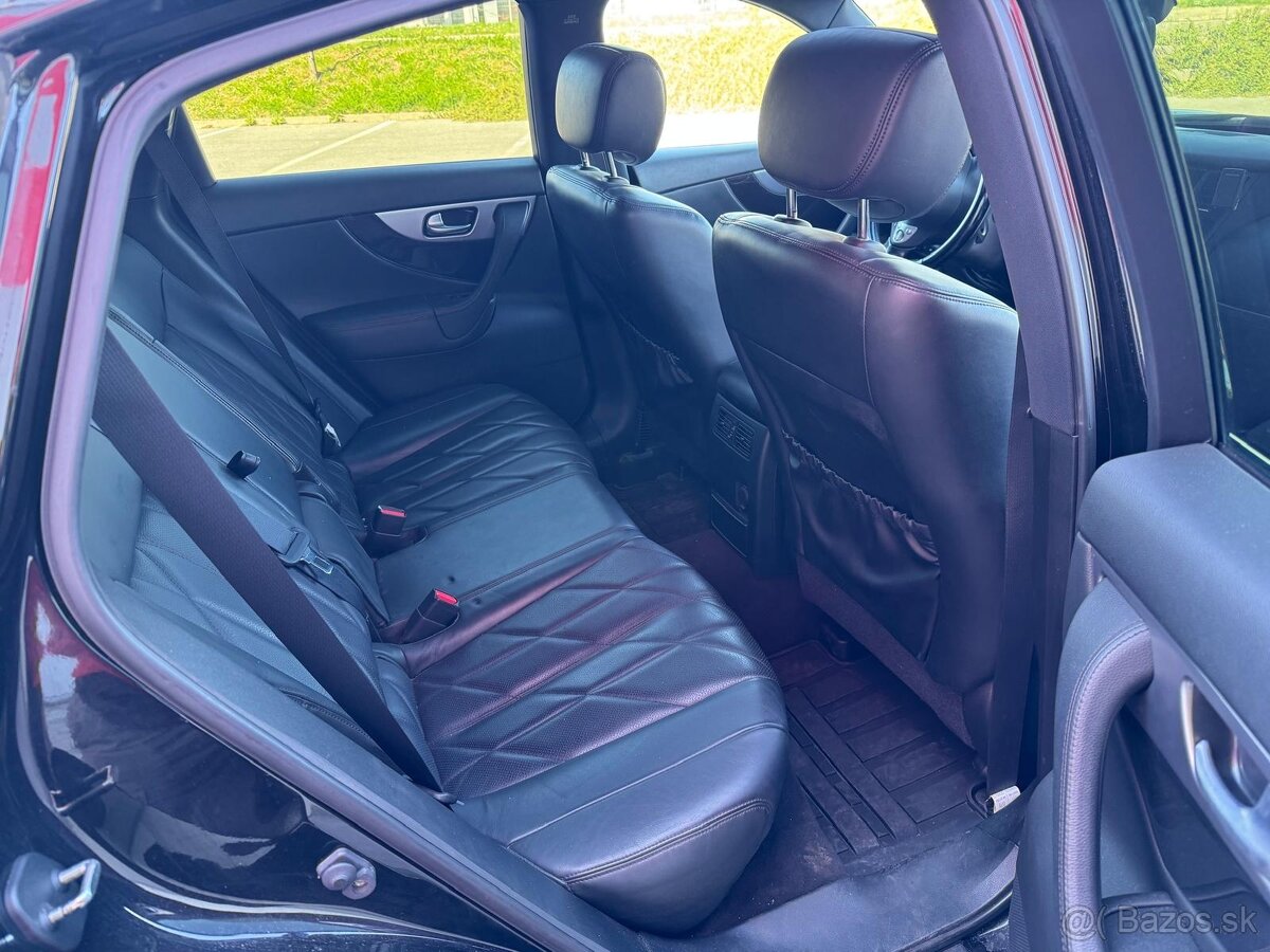 Infiniti FX30Ds - 13