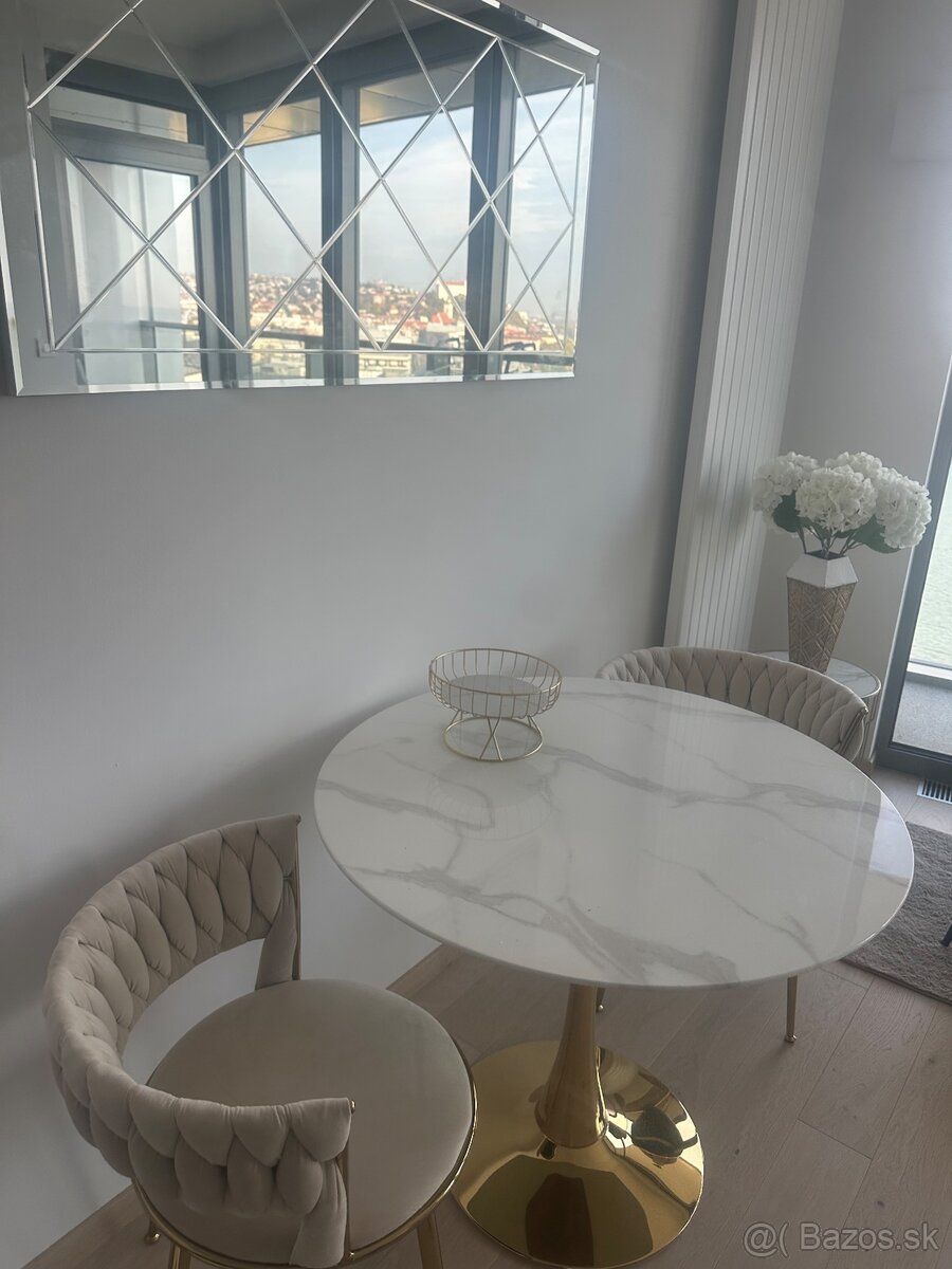 2 ozbovy v Eurovea Tower – foto 8