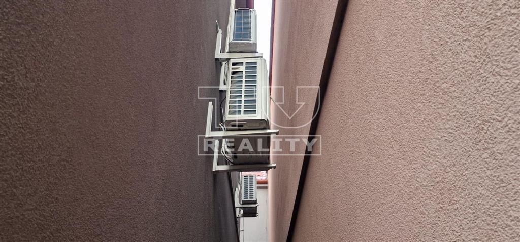 Administratívna budova v centre mesta - 13