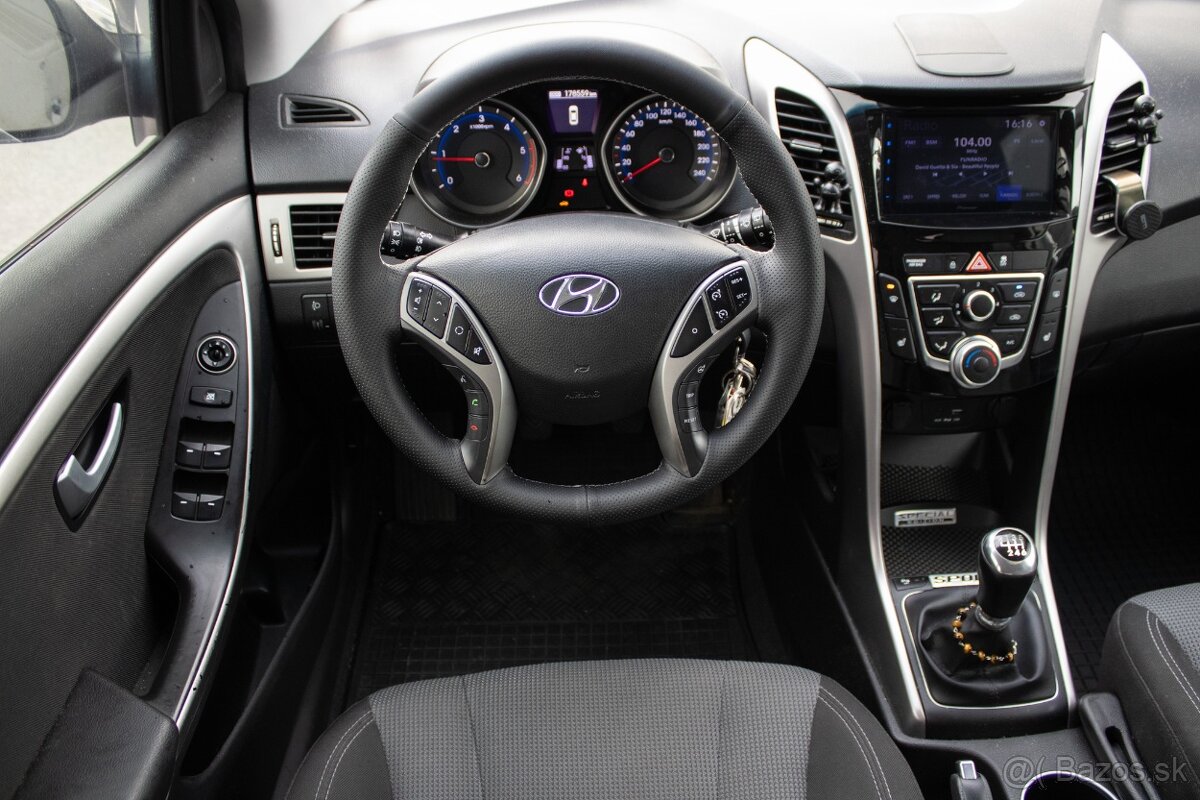 Hyundai i30 CW 1.6i CRDi VGT Family - 13