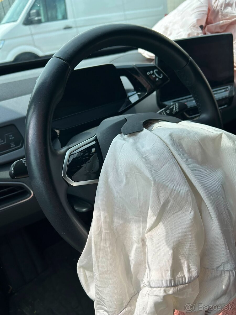 Volkswagen ID.3 havarované - 13