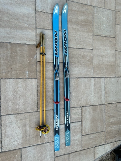 Predám retro lyžiarske doplnky, lyže - 13
