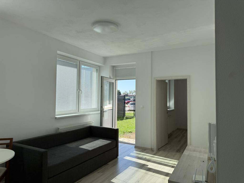 Nové zariadené 1iz., 2izb., 3izb. priestory s predzáhradkami - 13