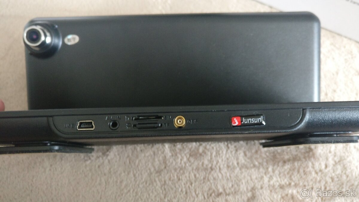 Centrálna multimedialna konzola do auta - 13