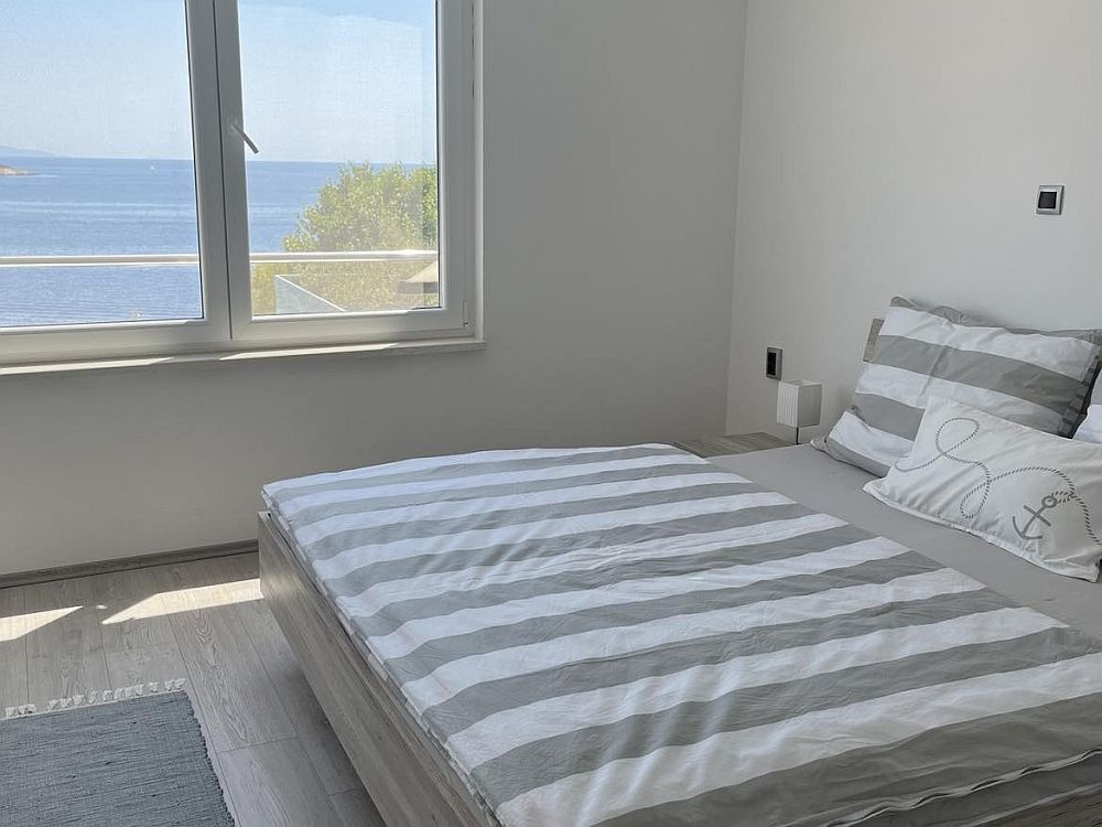 Vila s bazénom len 50 metrov od mora, pri Trogire Chorvátsko - 13