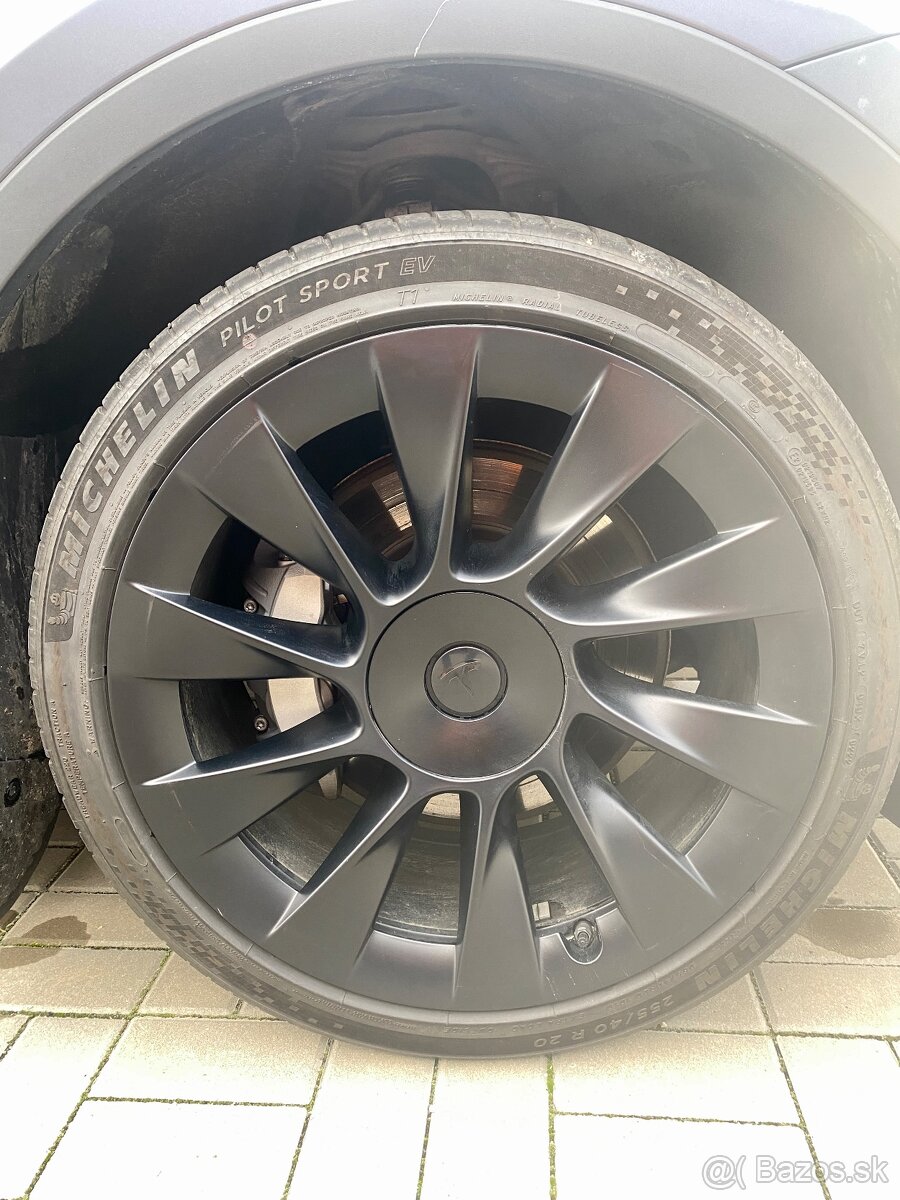 Tesla model Y Long Range AWD len 58 tis. km - 13