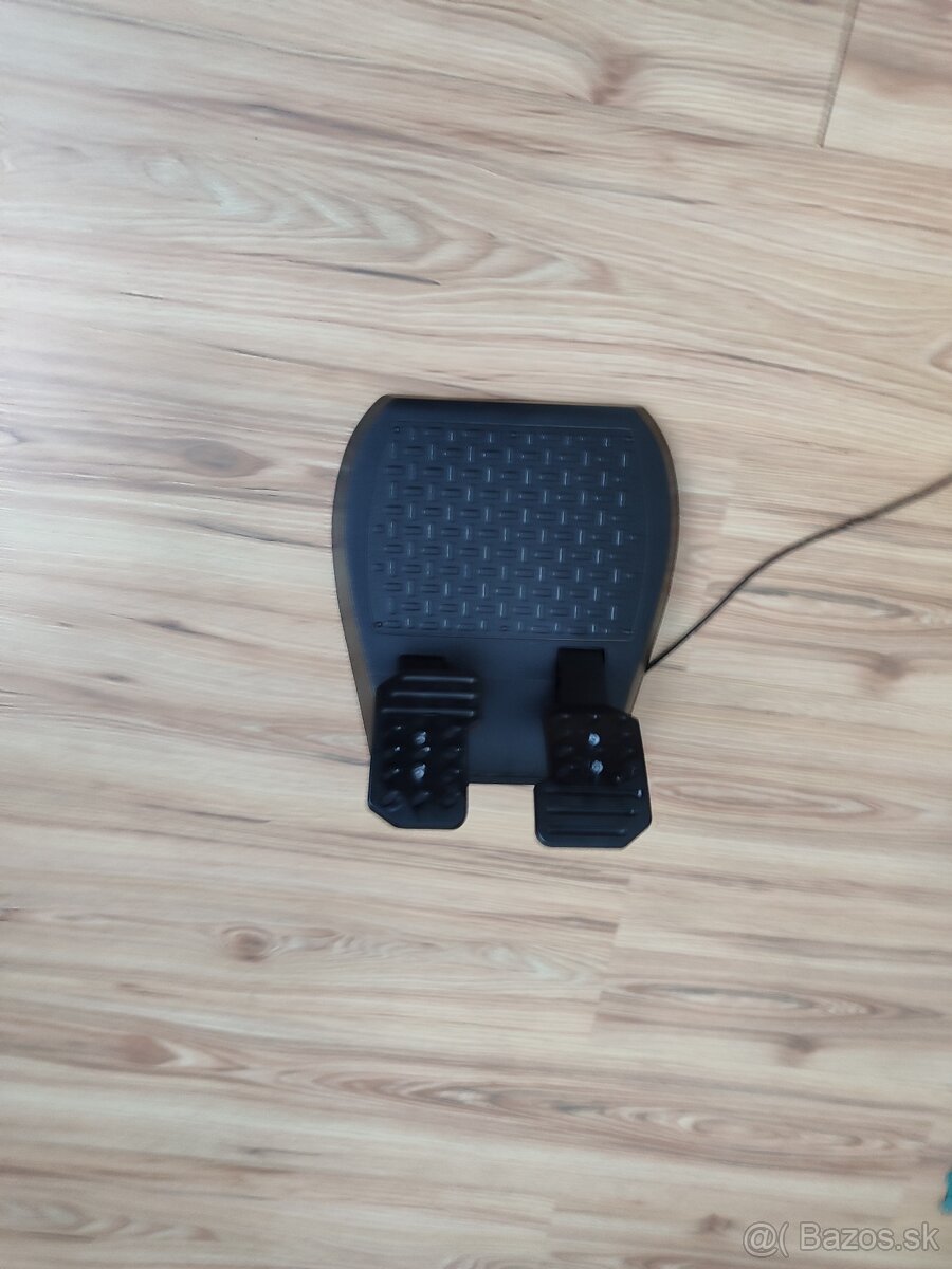 Volant na thrustmaster Ferrari na PS5 - 13