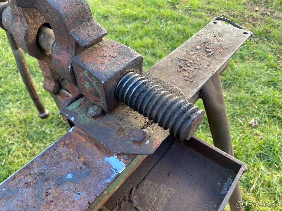 Kováčsky zverák - 13