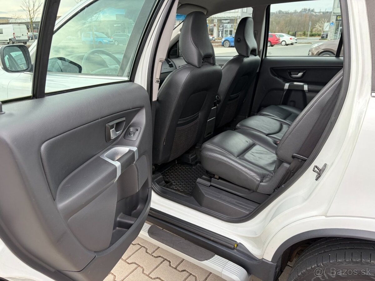 Volvo XC90 D5 AWD ČR 7 MÍST - 13