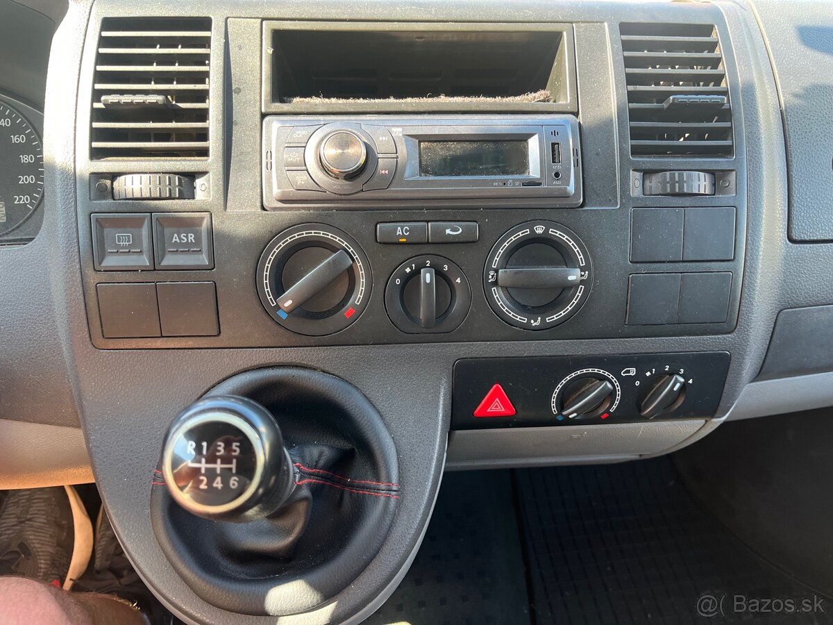 VW Transporter T5 2.5 TDI 96kw 394 000 km 2004 9 miest - 13